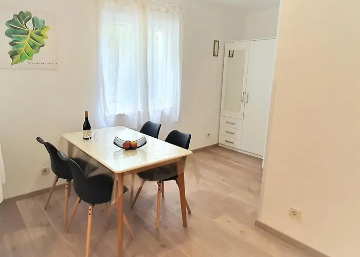 Lungomare Appartement *