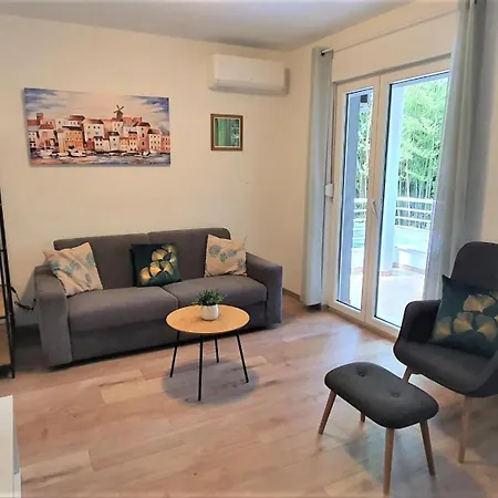 Lungomare Apartament Pula